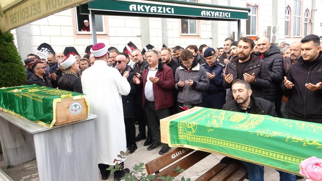 Mezar yeri bakmaya giderken can verdiler! Dayı ve yeğen gözyaşlarıyla defnedildi 4