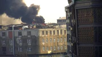 Sultangazi'de can pazarı: Çatıda başlayan yangın binayı sardı!