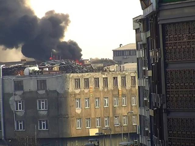 Sultangazi'de can pazarı: &Ccedil;atıda başladı, binayı sardı!