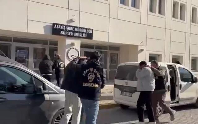 Kombi çalan 5 şüpheliden 4’ü tutuklandı 1