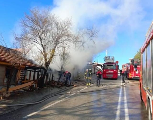 Denizli’de iş yerinde çıkan yangın korkuya neden oldu 2