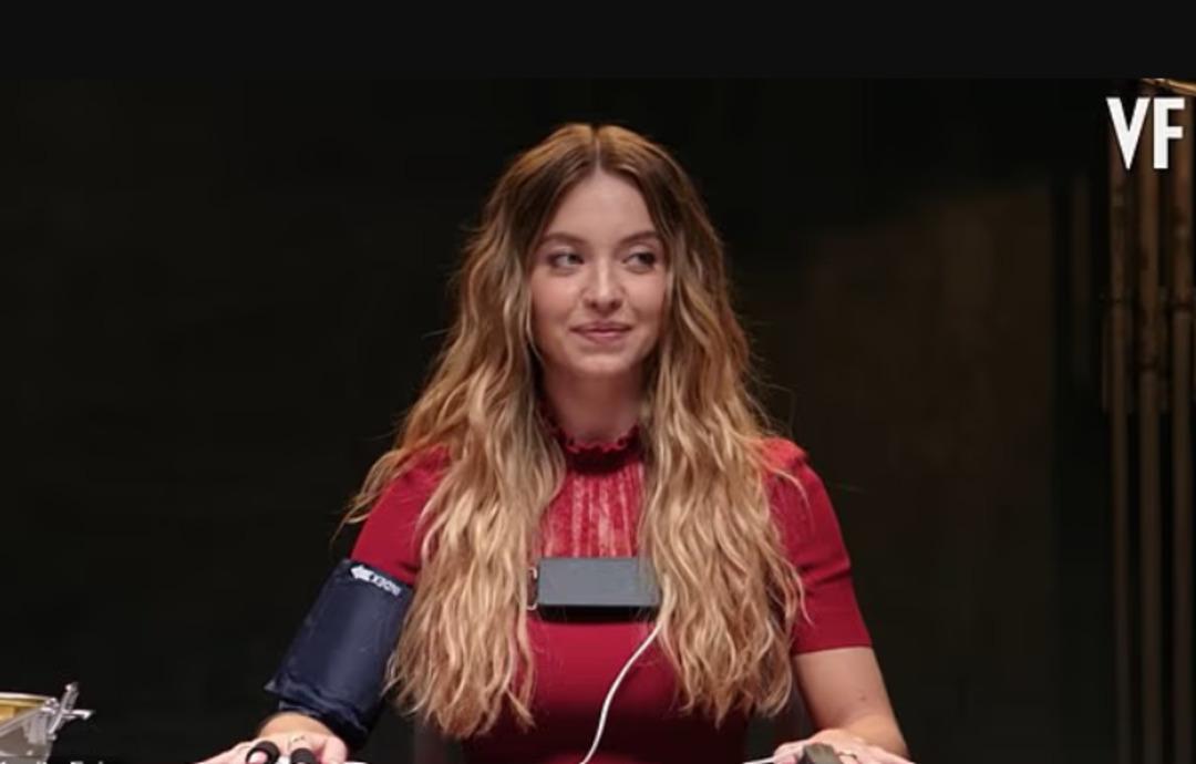 Sydney Sweeney e açık açık sordu: Göğüslerin gerçek mi? 2