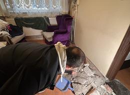 Yürekleri ağza getiren olay! Salonun ortasında çukur oluştu! 