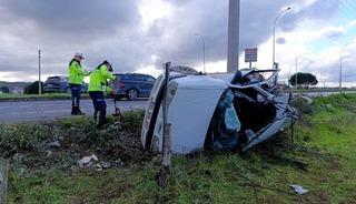 Hurdaya dönen araçtan ağır yaralı olarak çıkartılan adam hayatını kaybetti