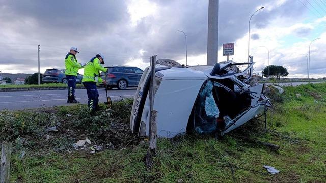 Hurdaya dönen araçtan ağır yaralı olarak çıkartılan adam hayatını kaybetti