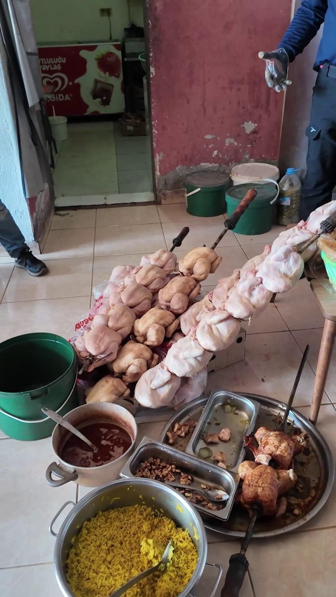 Zabıta bile dayanamadı: Dönercide mide bulandıran görüntü!  Leş kokusu var  2
