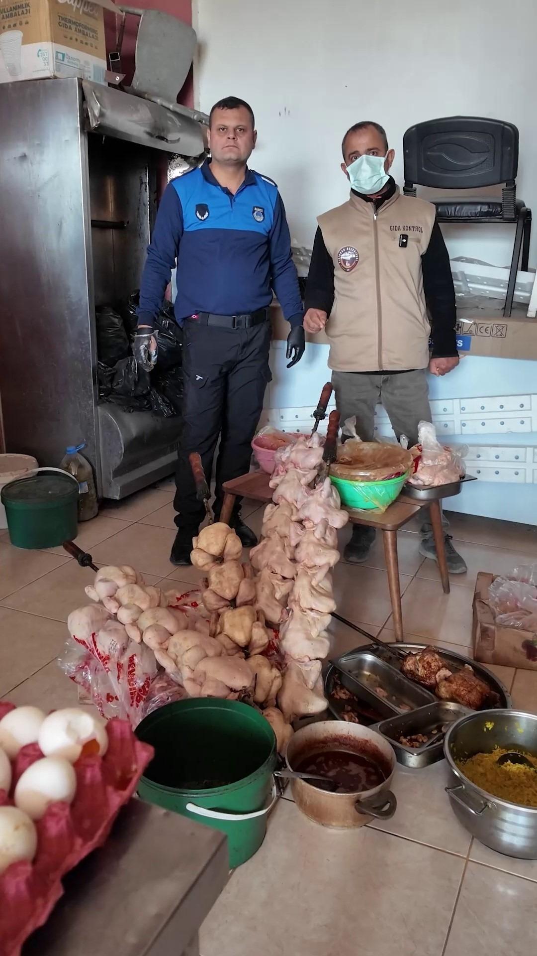 Zabıta bile dayanamadı: Dönercide mide bulandıran görüntü!  Leş kokusu var  1