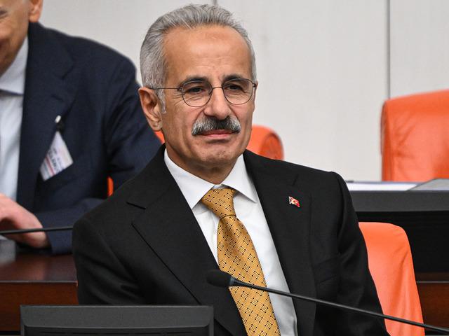 Bakan duyurdu: &#039;Rekora koşuyor&#039; 1 haftada 2 tren seti teslim edildi