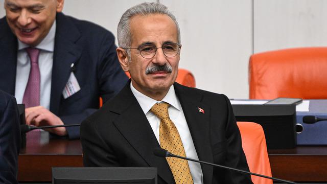 Bakan duyurdu: 'Rekora koşuyor' 1 haftada 2 tren seti teslim edildi