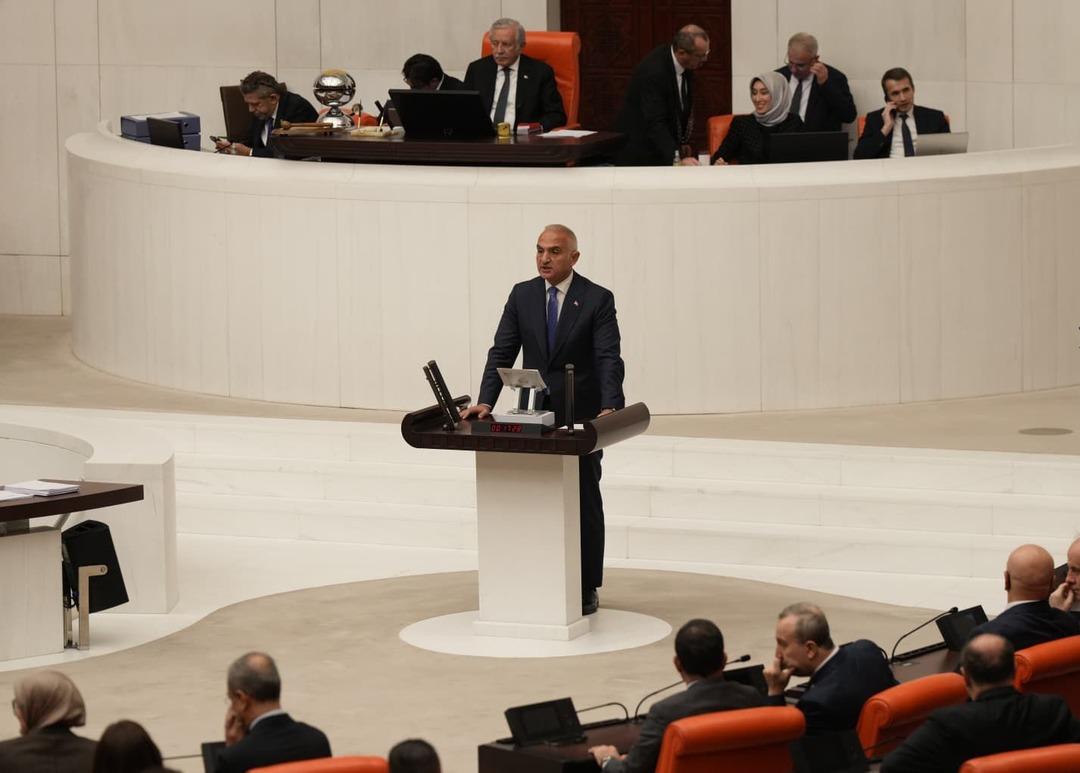 Bakan Ersoy "Tüm zamanların rekoru" diyerek duyurdu: "64 milyar dolar hedefimizi yakalayacağız" 1