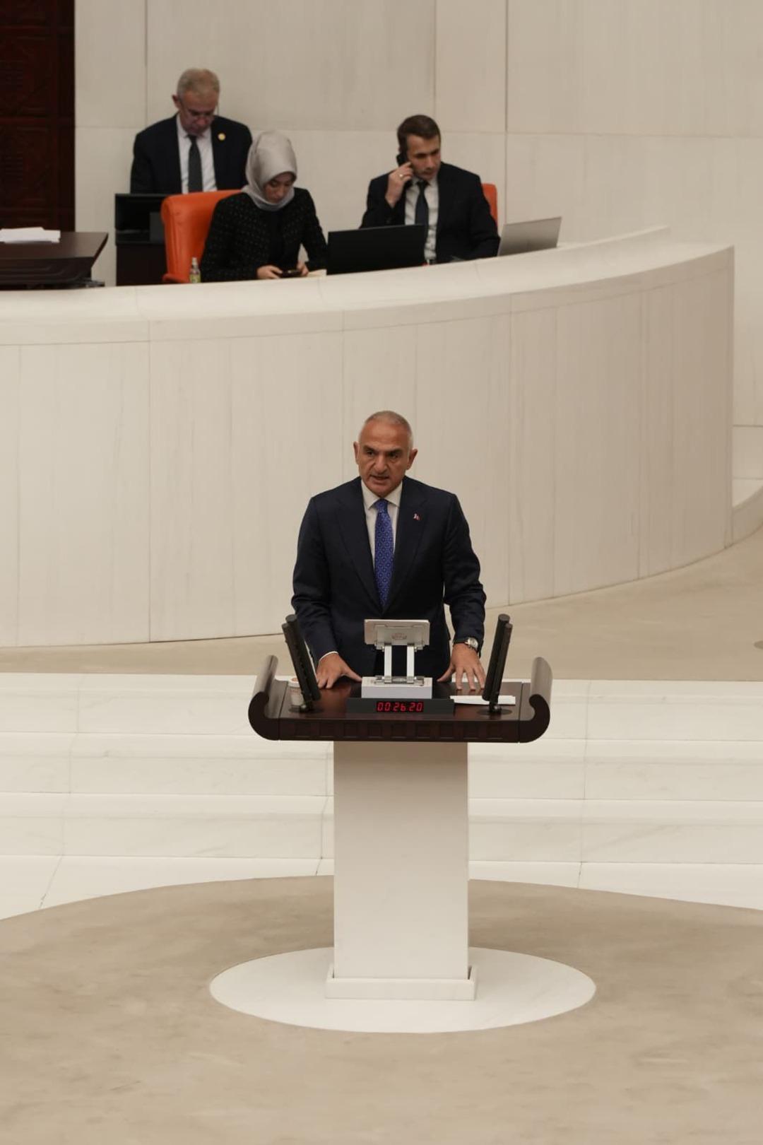 Bakan Ersoy "Tüm zamanların rekoru" diyerek duyurdu: "64 milyar dolar hedefimizi yakalayacağız" 2