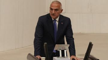 Bakan Ersoy "Tüm zamanların rekoru" diyerek duyurdu: "64 milyar dolar hedefimizi yakalayacağız"