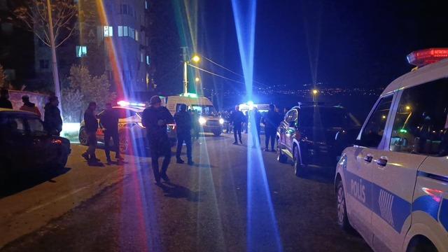 Cani genç kendisinden ayrılan kız arkadaşını evine girerken öldürdü 1