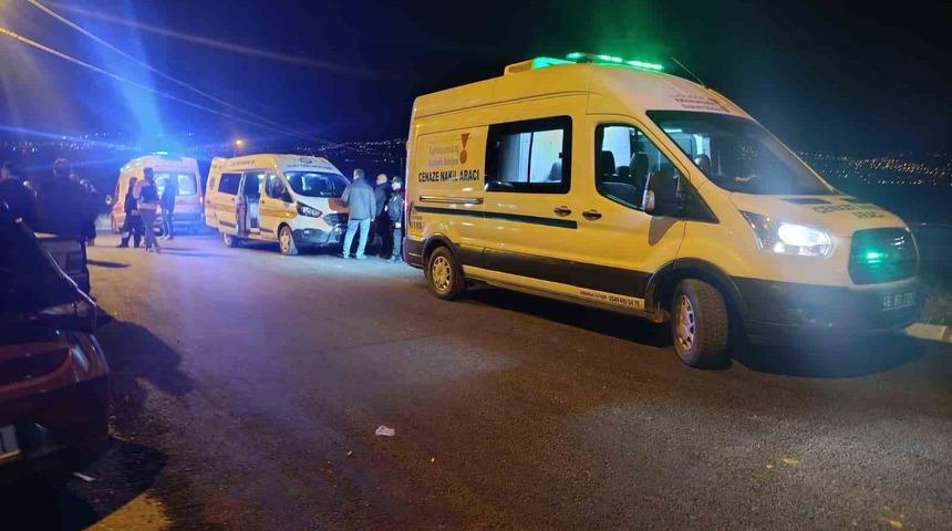 Cani genç kendisinden ayrılan kız arkadaşını evine girerken öldürdü