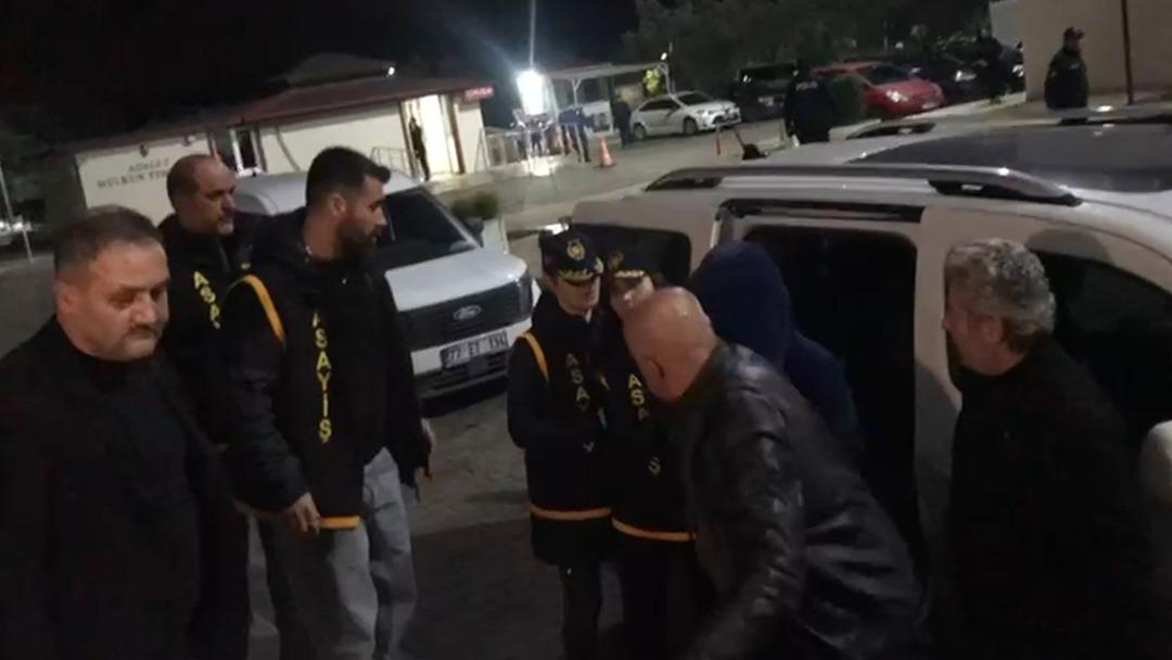 Güllü nün kızı annesini öldürme suçlamasıyla tutuklandı 1