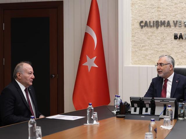 Asgari &uuml;cret g&ouml;r&uuml;şmelerinde &#039;kapalı zarf&#039; detayı! Bakan Işıkhan&#039;a verildi