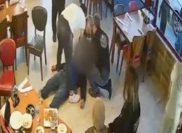 Herkes seferber oldu: Müşterisinin hayatını kurtardı!