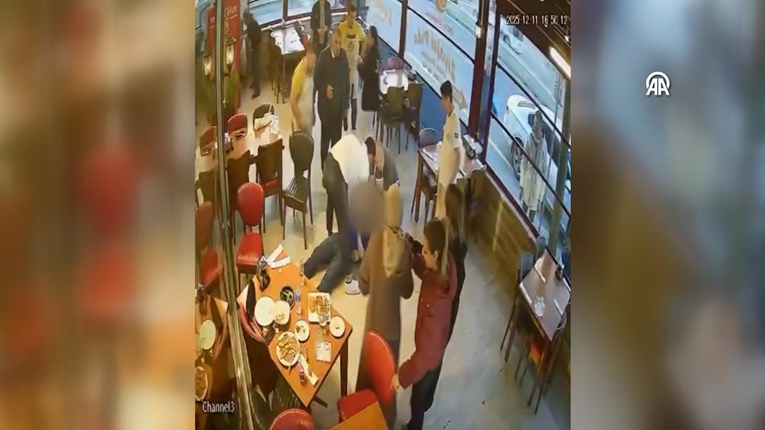 Kızıyla yemek yerken bir anda fenalaştı: Müşterisini kalp masajıyla kurtardı! 1