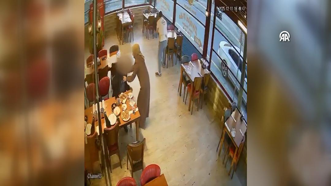 Kızıyla yemek yerken bir anda fenalaştı: Müşterisini kalp masajıyla kurtardı! 4