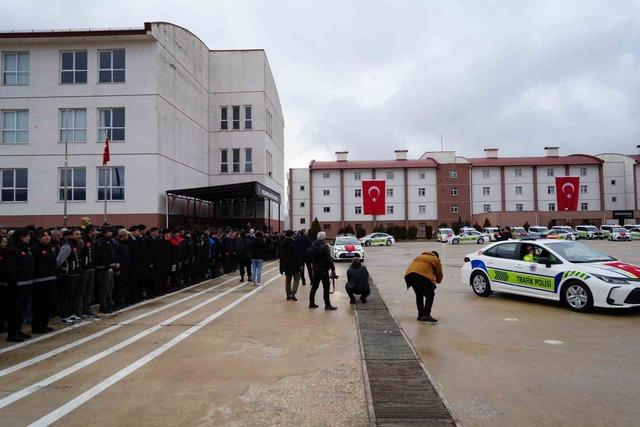 Erzincan’da emniyet ve jandarmaya 122 yeni hizmet aracı teslim edildi 2
