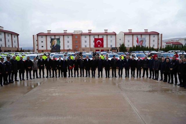 Erzincan’da emniyet ve jandarmaya 122 yeni hizmet aracı teslim edildi 1