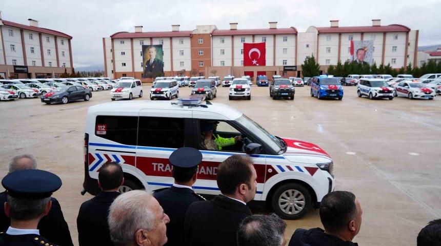 Erzincan&rsquo;da emniyet ve jandarmaya 122 yeni hizmet aracı teslim edildi