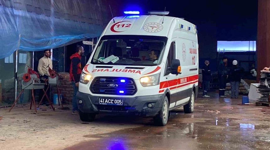 3 metre derinliğindeki boş akvaryuma d&uuml;şen iş&ccedil;i yaralandı