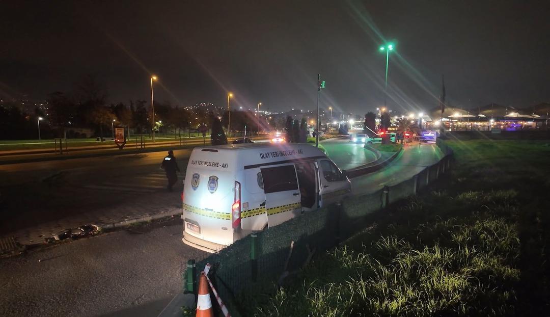 Biri arabada, biri kayalıklarda: Pendik sahilinde 100 metre arayla iki şüpheli ölüm! 4