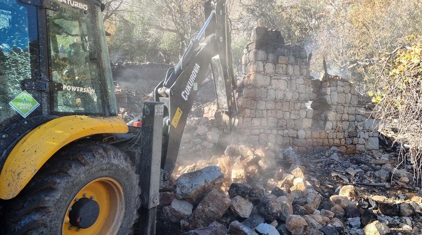 Adana'da evinde çıkan yangında 85 yaşındaki kadın hayatını kaybetti