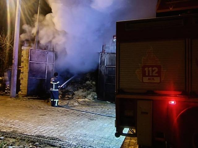 Uşak’ta samanlıkta çıkan yangında 5 koyun telef oldu 2