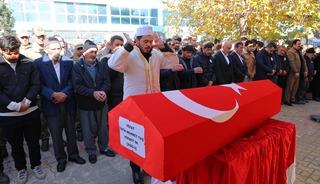 Terhis olduktan 5 g&uuml;n sonra vefat eden gen&ccedil; son yolculuğuna uğurlandı