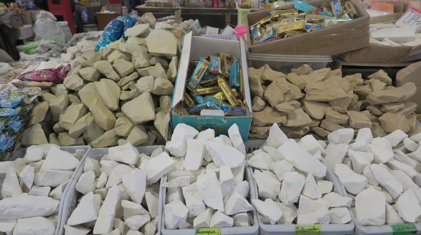 Kırgızistan’da vitamin ve mineral kaynağı olarak tüketilen toprak: Gulboto