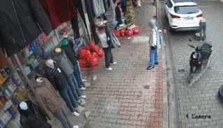 Iğdır&rsquo;da giyim mağazasından &ccedil;ocukların hırsızlığı kamerada