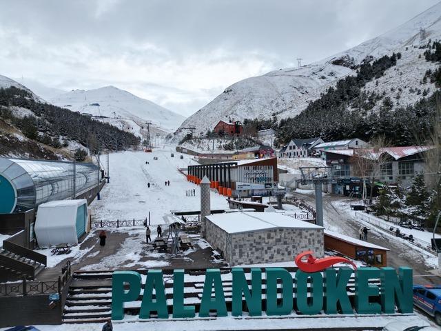 Palandöken ve Sarıkamış kayak merkezlerindeki bazı pistlerde kayak yapılmaya başlandı
