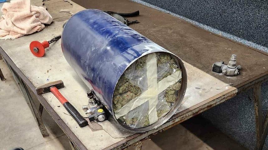 Oto gaz tüplerine gizlenen 70 kilo esrar yakalandı