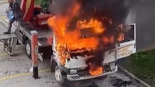 6. kata eşya çıkaran vinçli kamyon alev alev yandı
