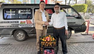 "Elmacı Dede" Hatay'dan aldığı mandalinaları Mehmetçiğe ulaştıracak