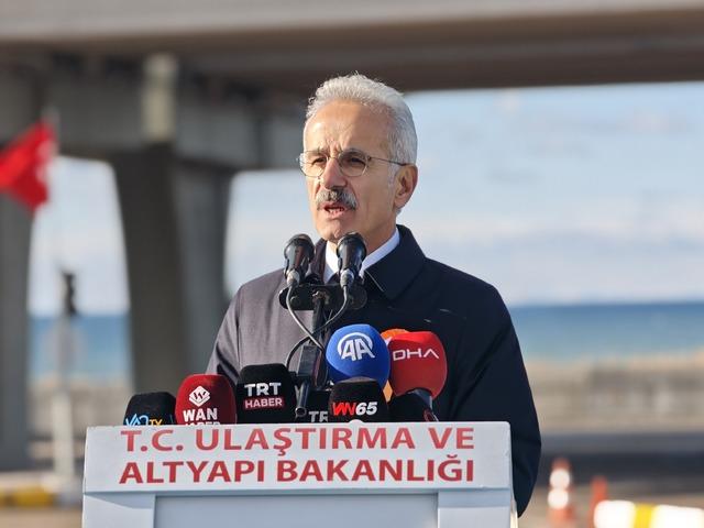 Bakan Uraloğlu, Van Çevre Yolu'nun 28 kilometrelik 2 etabının açılışını yaptı