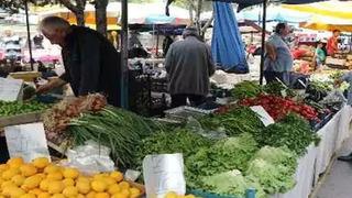 Pazar alışverişi için evden çıktı, kamyonun altında can verdi