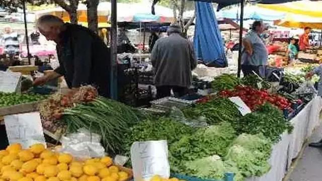 Pazar alışverişi için evden çıktı, kamyonun altında can verdi