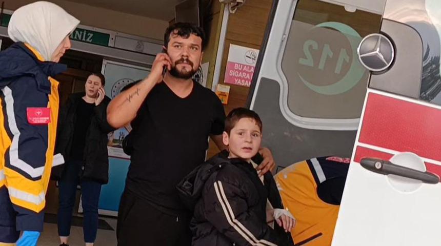 Bursa’da nacakla oynayan çocuğun parmağı kopma noktasına geldi