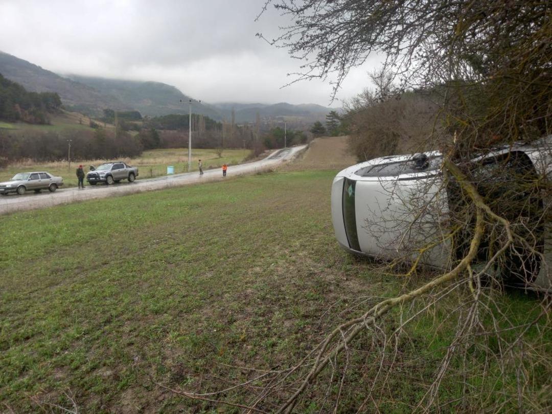 Bolu’da takla atan otomobil metrelerce sürüklendi 1