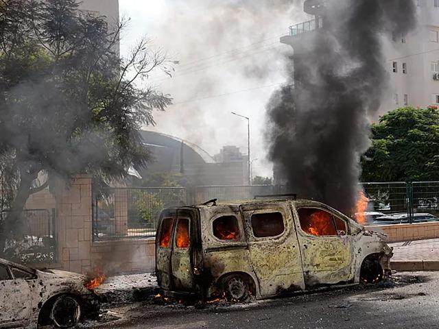 İsrail’den Hamas’ın üst düzey komutanına hava saldırısı: 3 ölü