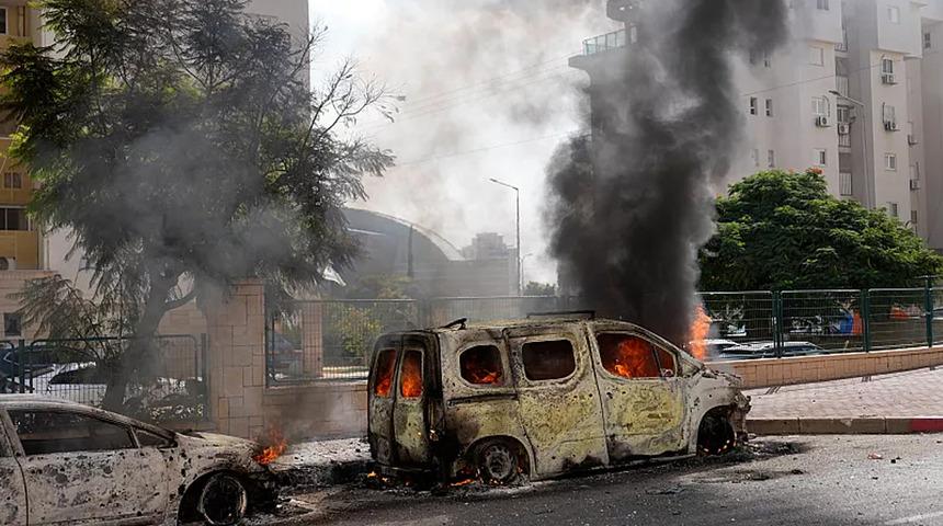 İsrail’den Hamas’ın üst düzey komutanına hava saldırısı: 3 ölü