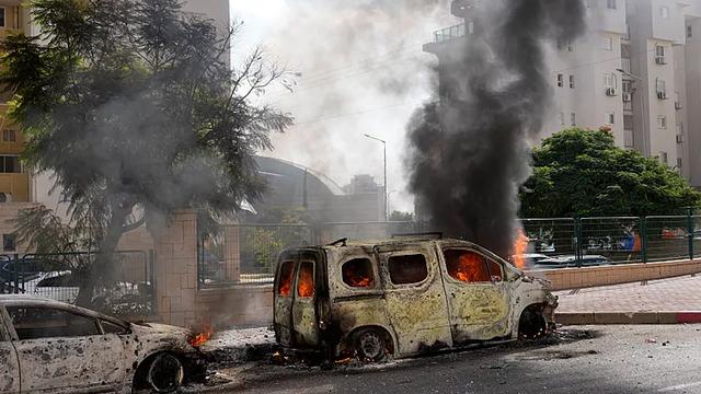 İsrail’den Hamas’ın üst düzey komutanına hava saldırısı: 3 ölü