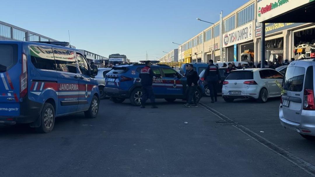 Sanayi sitesinde alacak-verecek kavgası: 4 yaralı 1