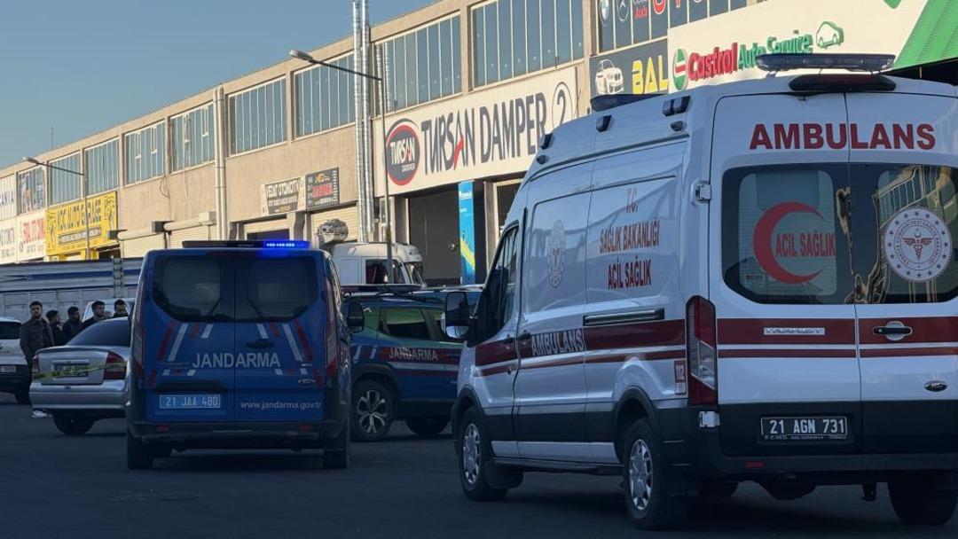 Sanayi sitesinde alacak-verecek kavgası: 4 yaralı 2