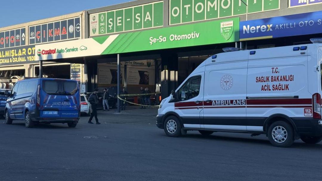 Sanayi sitesinde alacak-verecek kavgası: 4 yaralı 3