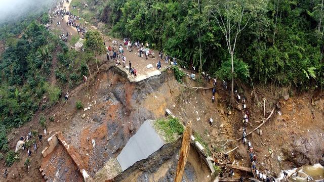 Endonezya'da şiddetli yağışların yol açtığı afetlerde hayatını kaybedenlerin sayısı 1000’i aştı