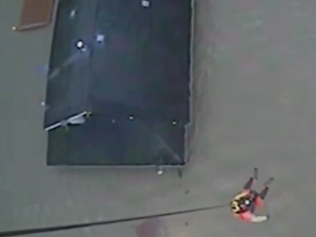 Washington'daki selde mahsur kalanlar helikopter ve teknelerle kurtarıldı